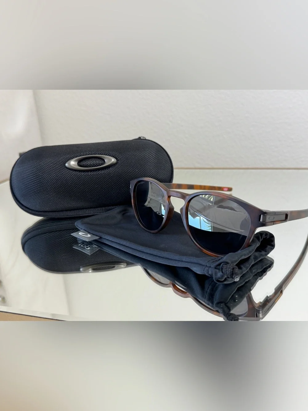 New OAKLEY unisex sunglasses!
